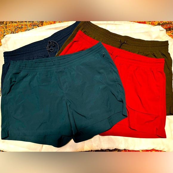 Old Navy Pants - Women’s Old Navy Multi-Color Casual Shorts